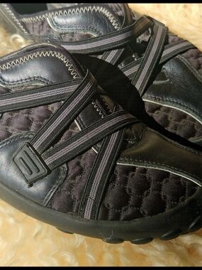 PRIVO By Clarks Women's Leather Quilted Athletic Slip-On Sneakers 10M